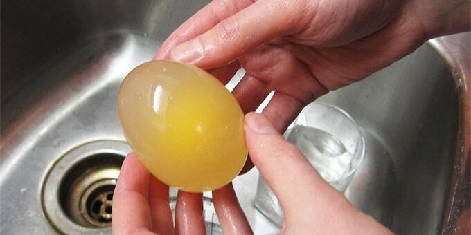 Soak eggs in vinegar to remove athlete’s foot